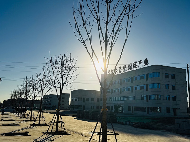 龙门绿碳公司：植树添绿 助力企业形象再提升
