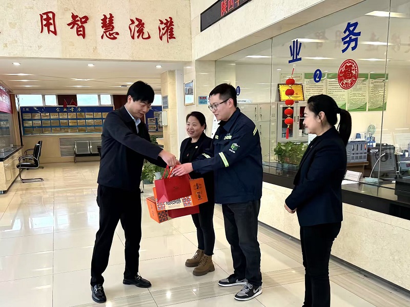 心系一线 新春送暖——华山营销公司开展节前慰问活动